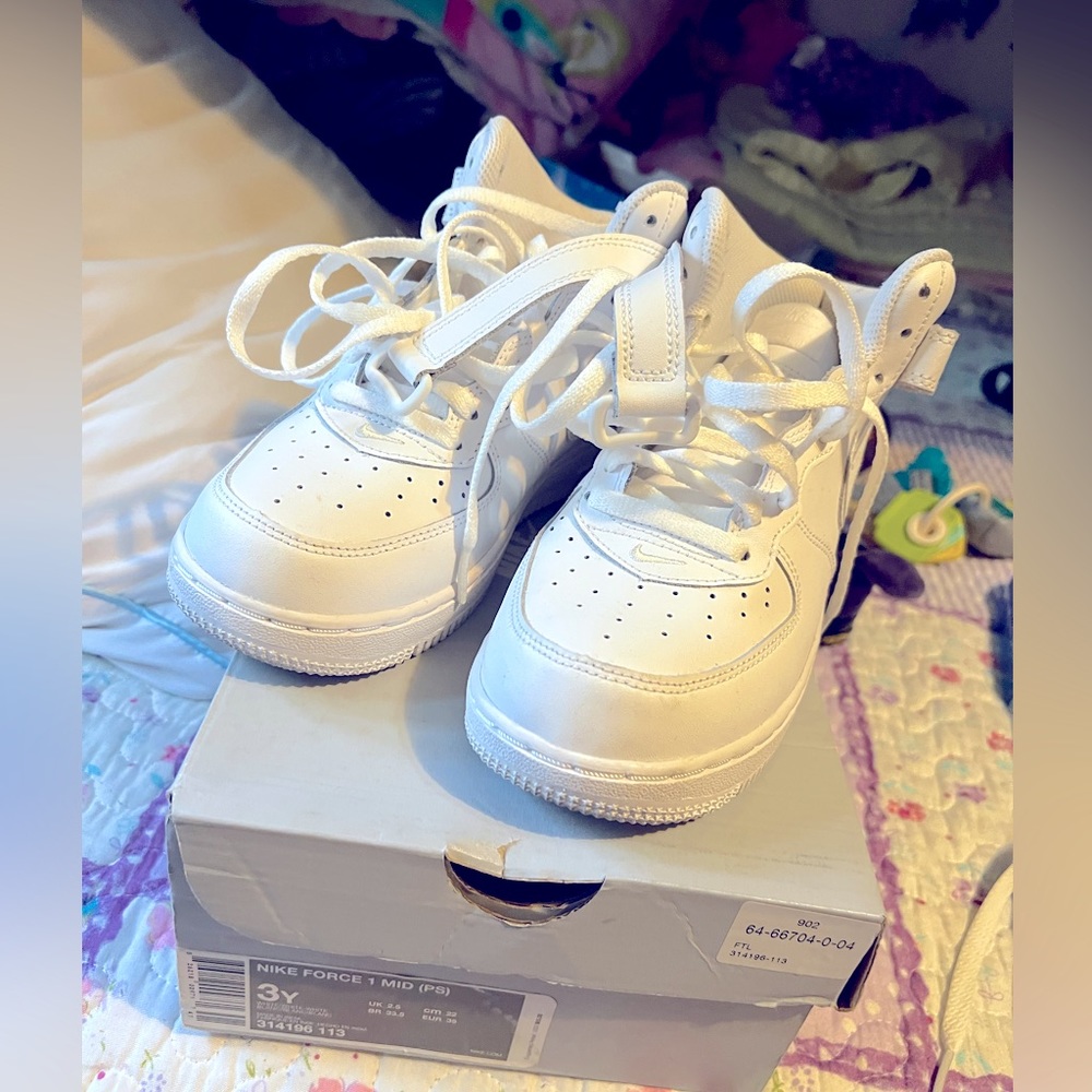 Air Force’s mid , size 3y in white. Worn only 2 time’s.